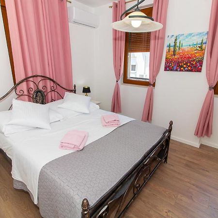 Luxury Apartments Iris Mostar Bagian luar foto