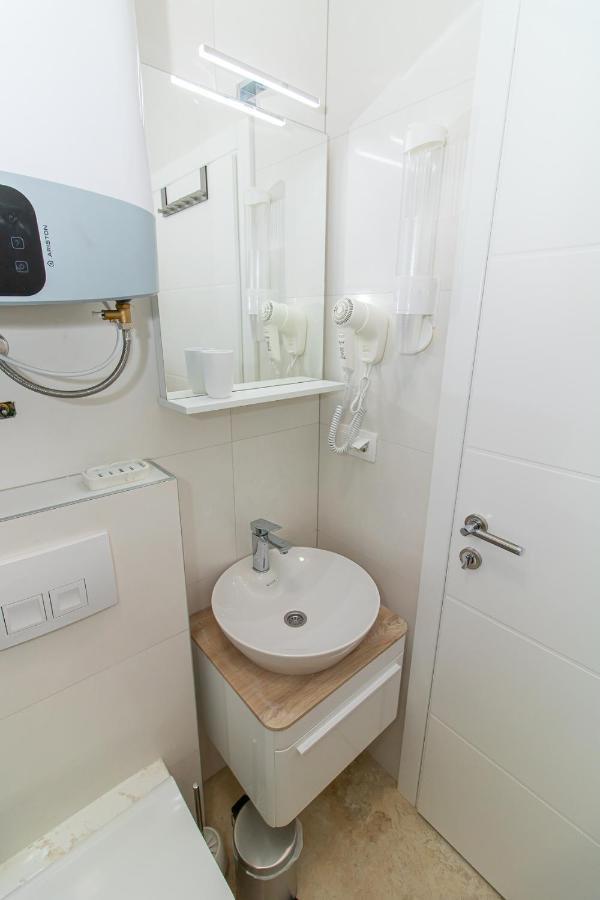 Luxury Apartments Iris Mostar Bagian luar foto