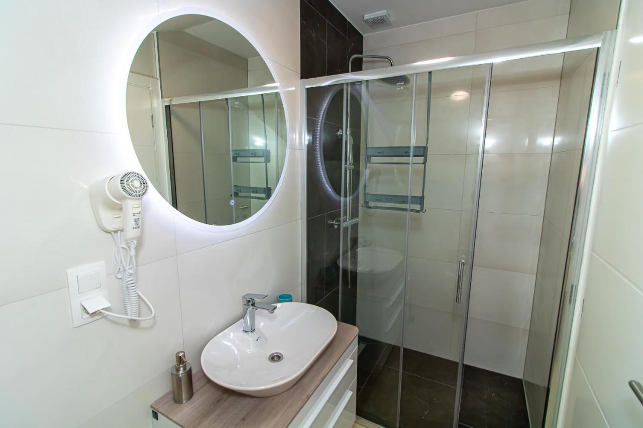 Luxury Apartments Iris Mostar Bagian luar foto