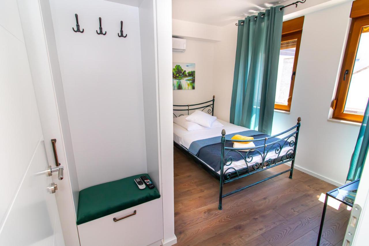 Luxury Apartments Iris Mostar Bagian luar foto