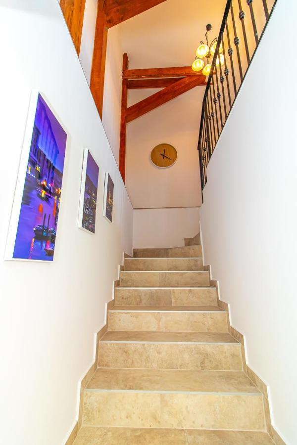 Luxury Apartments Iris Mostar Bagian luar foto