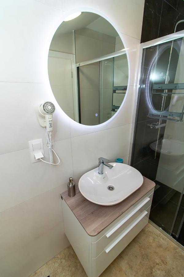 Luxury Apartments Iris Mostar Bagian luar foto